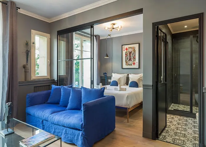 The Blue King * Paris